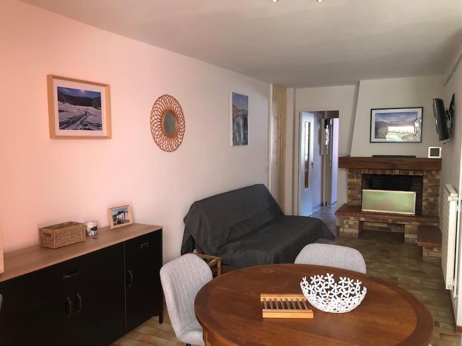 Joli Appartement Avec Terrasse Et Jardin - Vue Sur Montagne Bagneres-de-Bigorre Luaran gambar